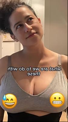 Ilana Glazer (Pregnant Boobs)